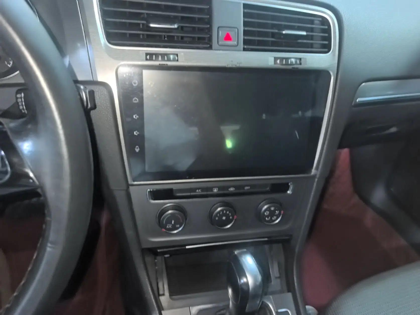 Volkswagen Golf 2015 1.6L Automatic Comfort Model — миниатюра 15