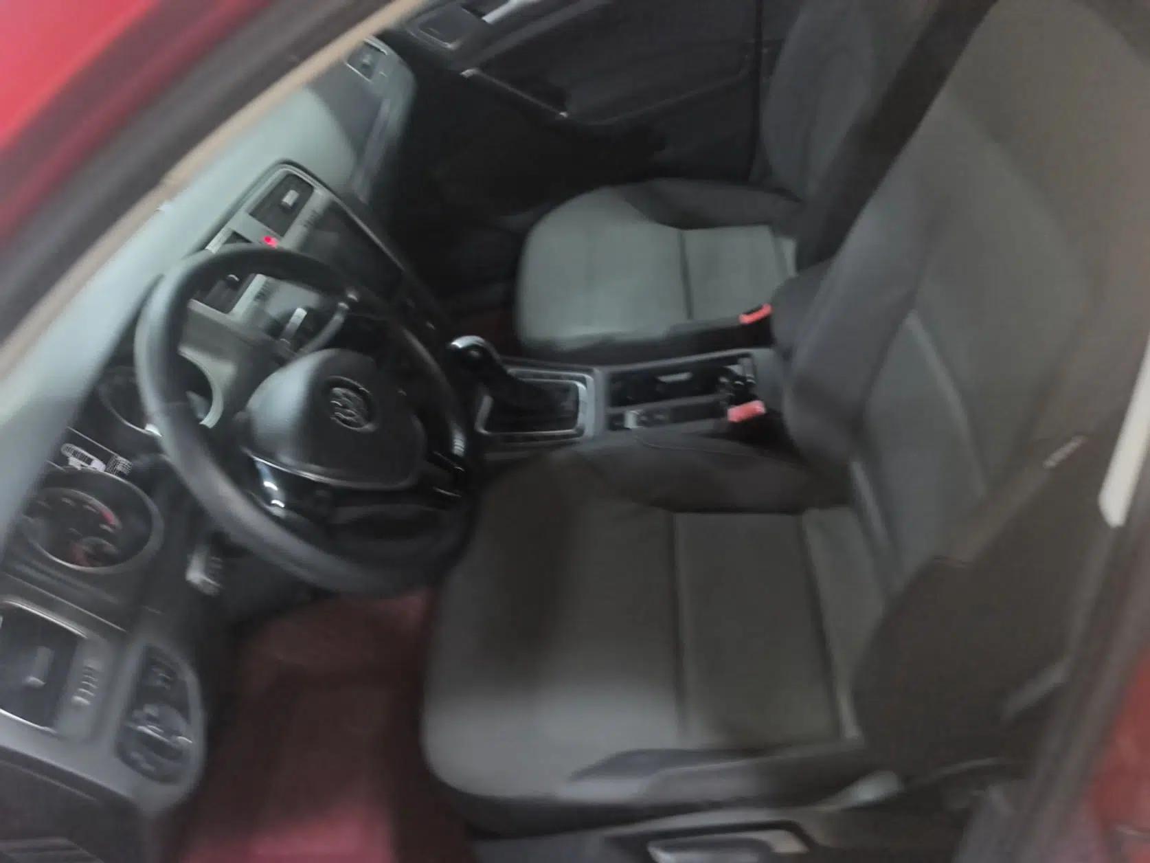 Volkswagen Golf 2015 1.6L Automatic Comfort Model — миниатюра 17