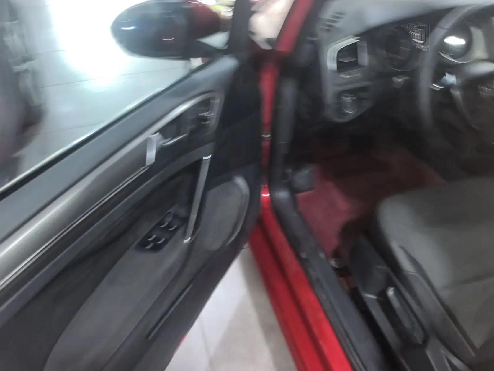 Volkswagen Golf 2015 1.6L Automatic Comfort Model — миниатюра 18