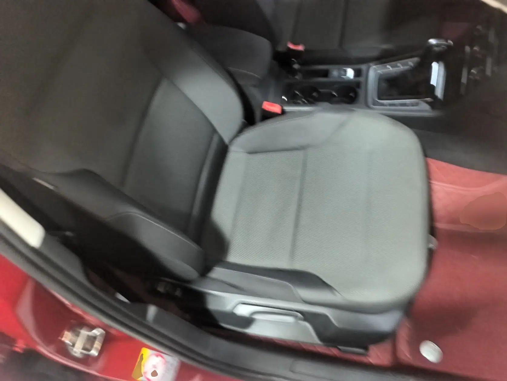 Volkswagen Golf 2015 1.6L Automatic Comfort Model — миниатюра 19