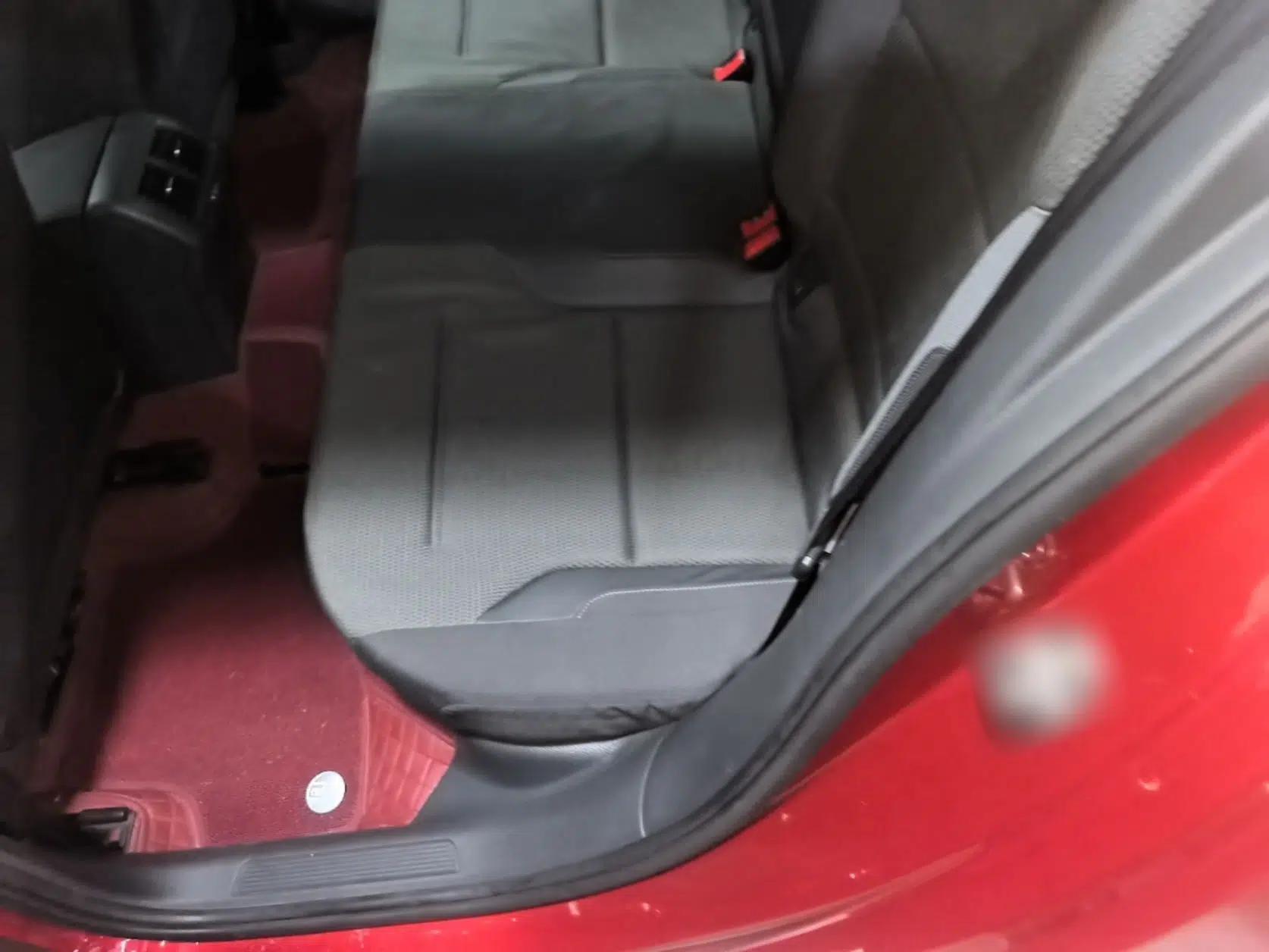 Volkswagen Golf 2015 1.6L Automatic Comfort Model — миниатюра 20