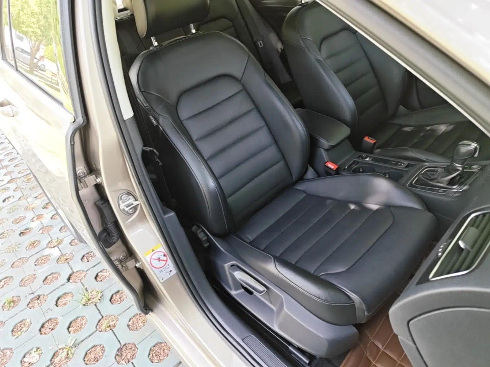 Volkswagen Golf 2015 1.4TSI Automatic Luxury Model — миниатюра 19