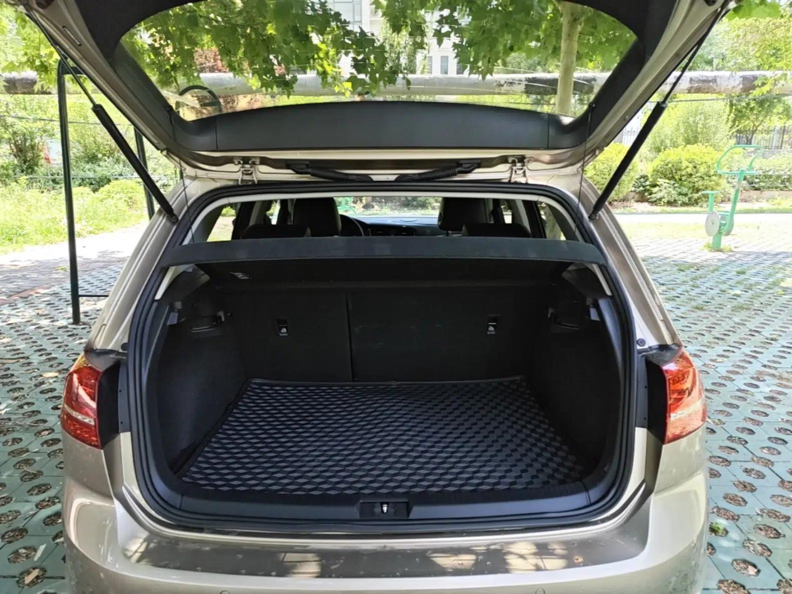 Volkswagen Golf 2015 1.4TSI Automatic Luxury Model — миниатюра 22
