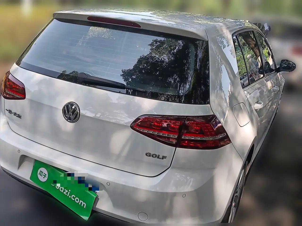 Volkswagen Golf 2017 1.6L Automatic Comfort Million-Vehicle Anniversary Edition — миниатюра 6