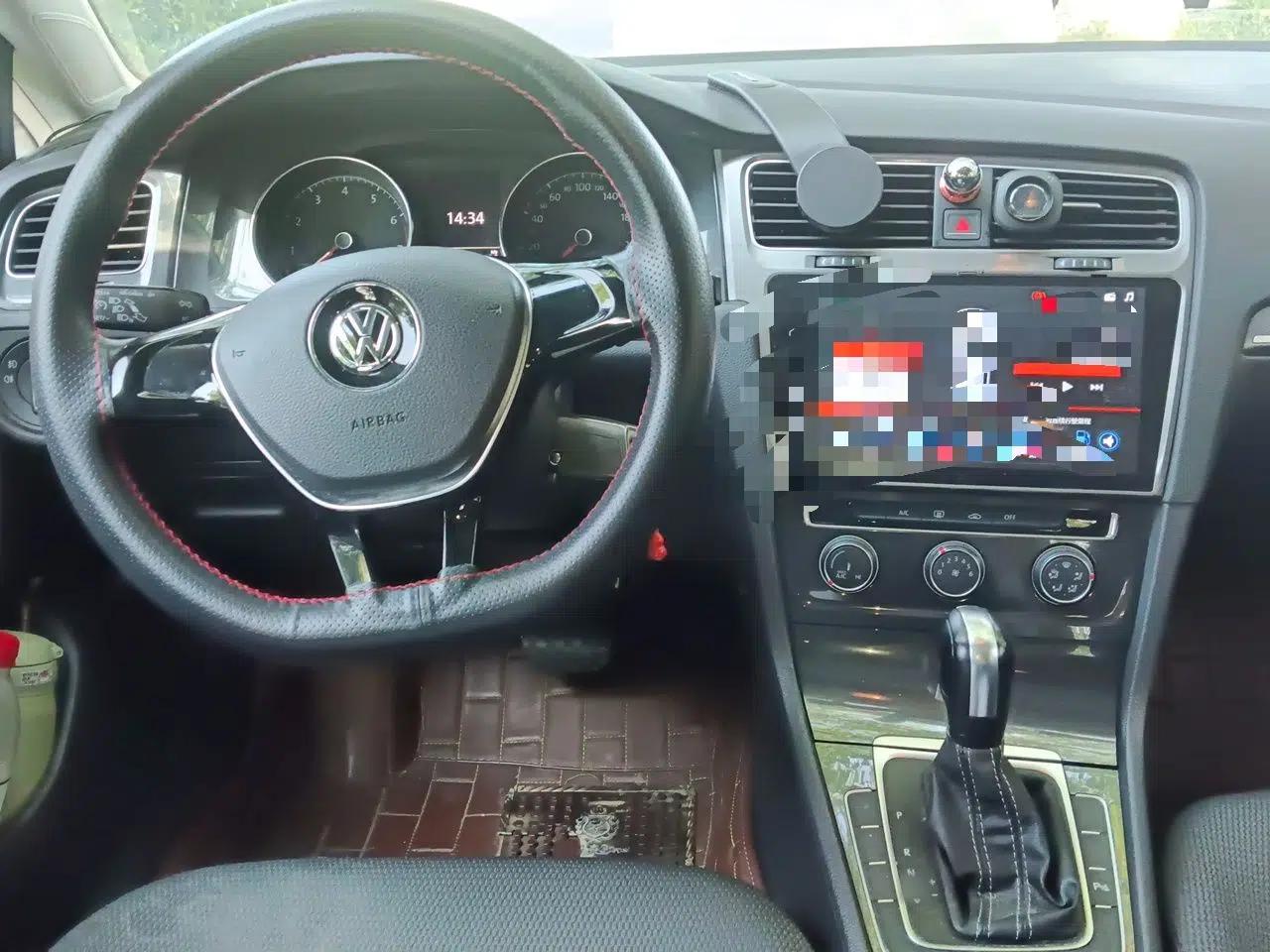 Volkswagen Golf 2017 1.6L Automatic Comfort Million-Vehicle Anniversary Edition — миниатюра 9