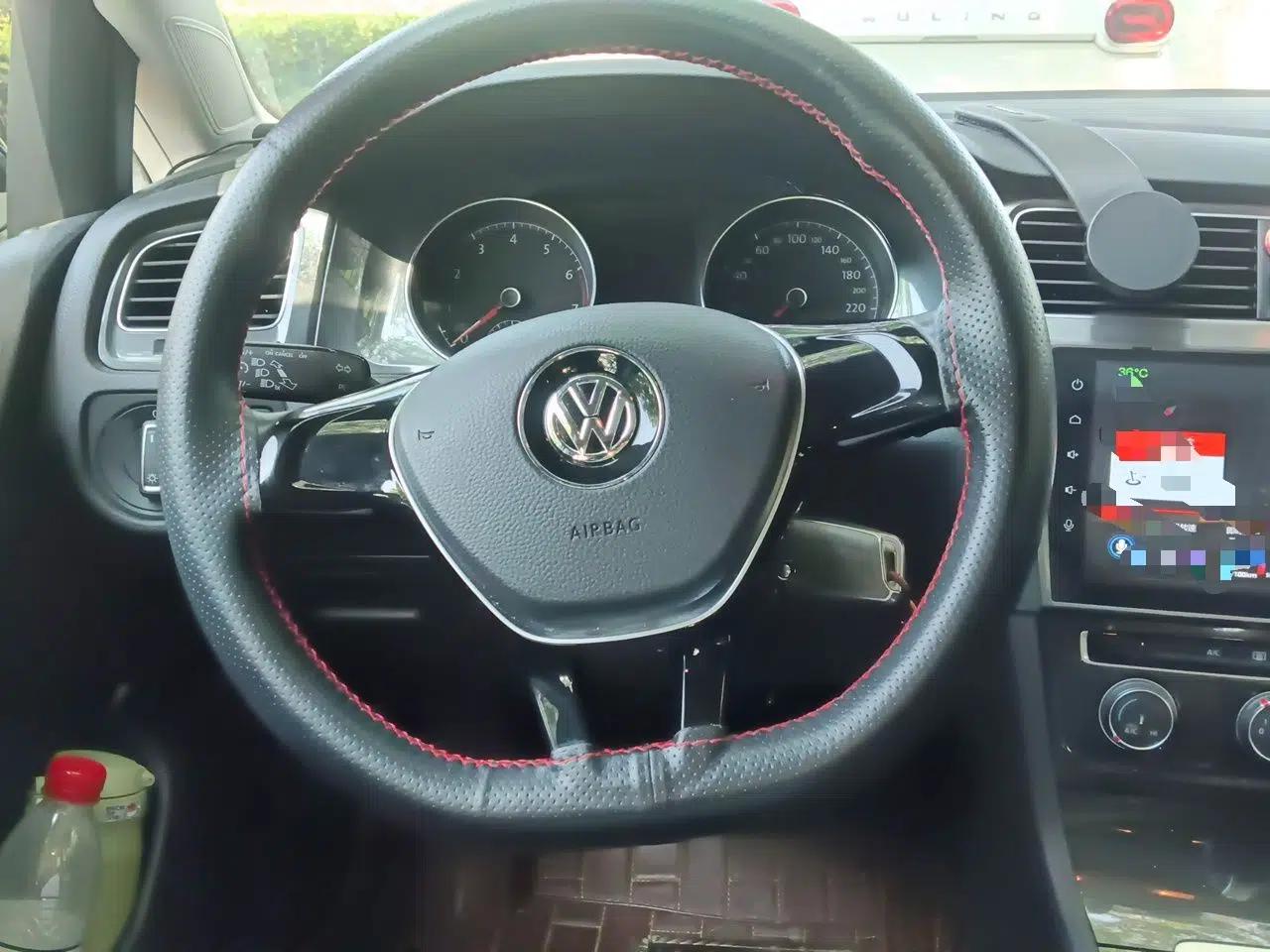 Volkswagen Golf 2017 1.6L Automatic Comfort Million-Vehicle Anniversary Edition — миниатюра 10