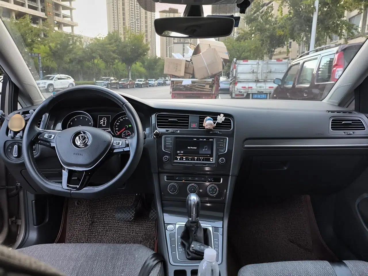 Volkswagen Golf 2017 230TSI Automatic Luxury Million-Vehicle Commemorative Edition — миниатюра 9