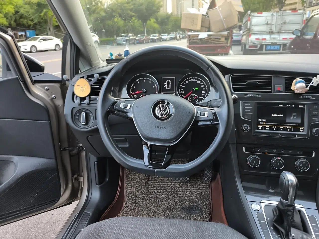 Volkswagen Golf 2017 230TSI Automatic Luxury Million-Vehicle Commemorative Edition — миниатюра 10