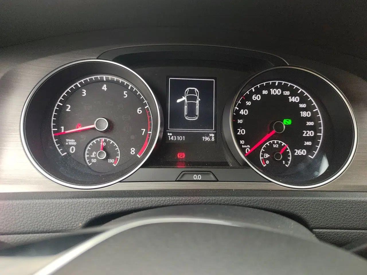 Volkswagen Golf 2016 230TSI Automatic Luxury Version — миниатюра 11