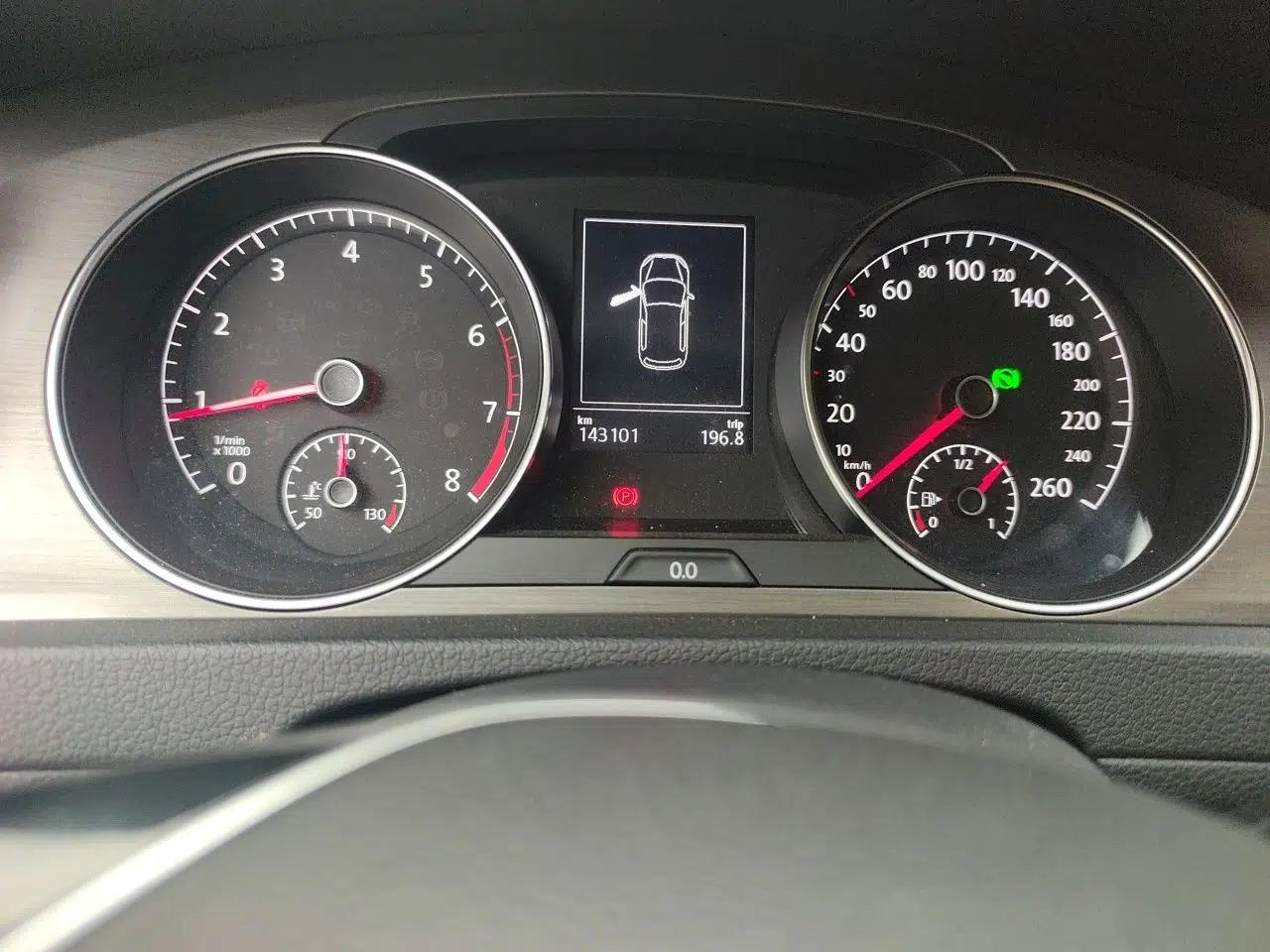 Volkswagen Golf 2016 230TSI Automatic Luxury Version — миниатюра 12