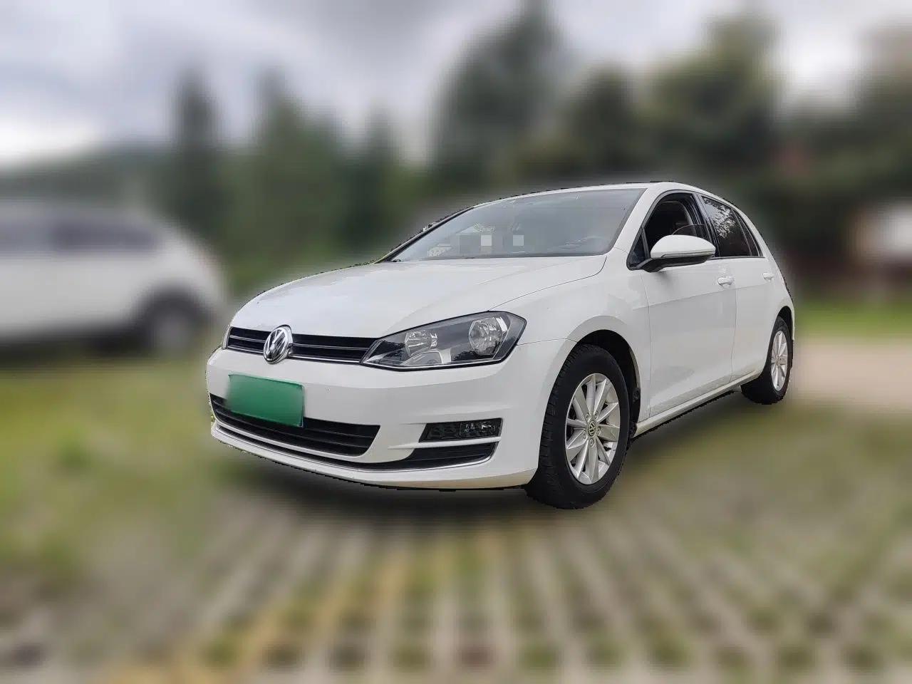 Volkswagen Golf 2014 1.6L Manual Fashion Edition — миниатюра 1