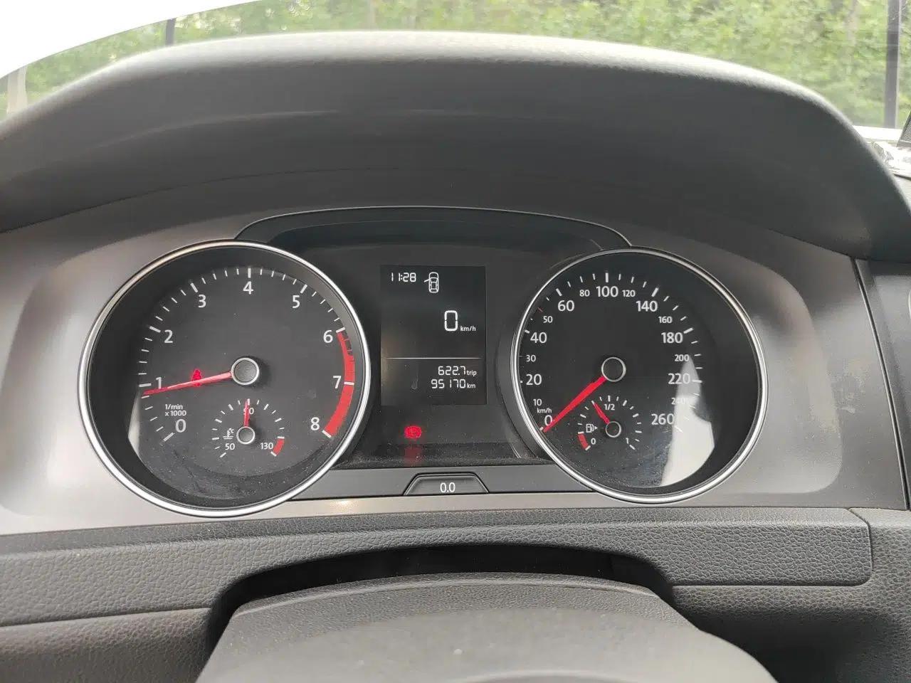 Volkswagen Golf 2014 1.6L Manual Fashion Edition — миниатюра 11