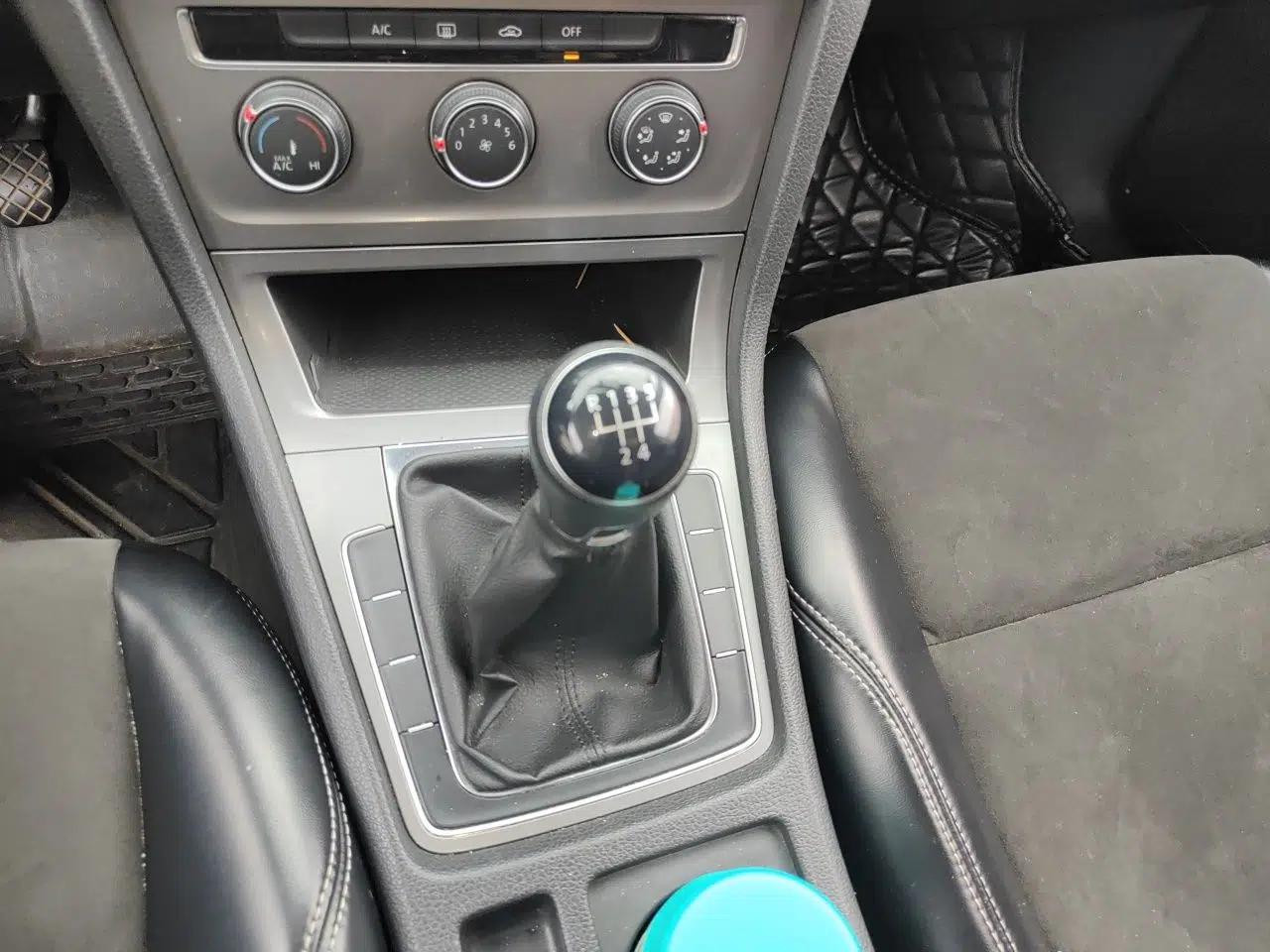Volkswagen Golf 2014 1.6L Manual Fashion Edition — миниатюра 14