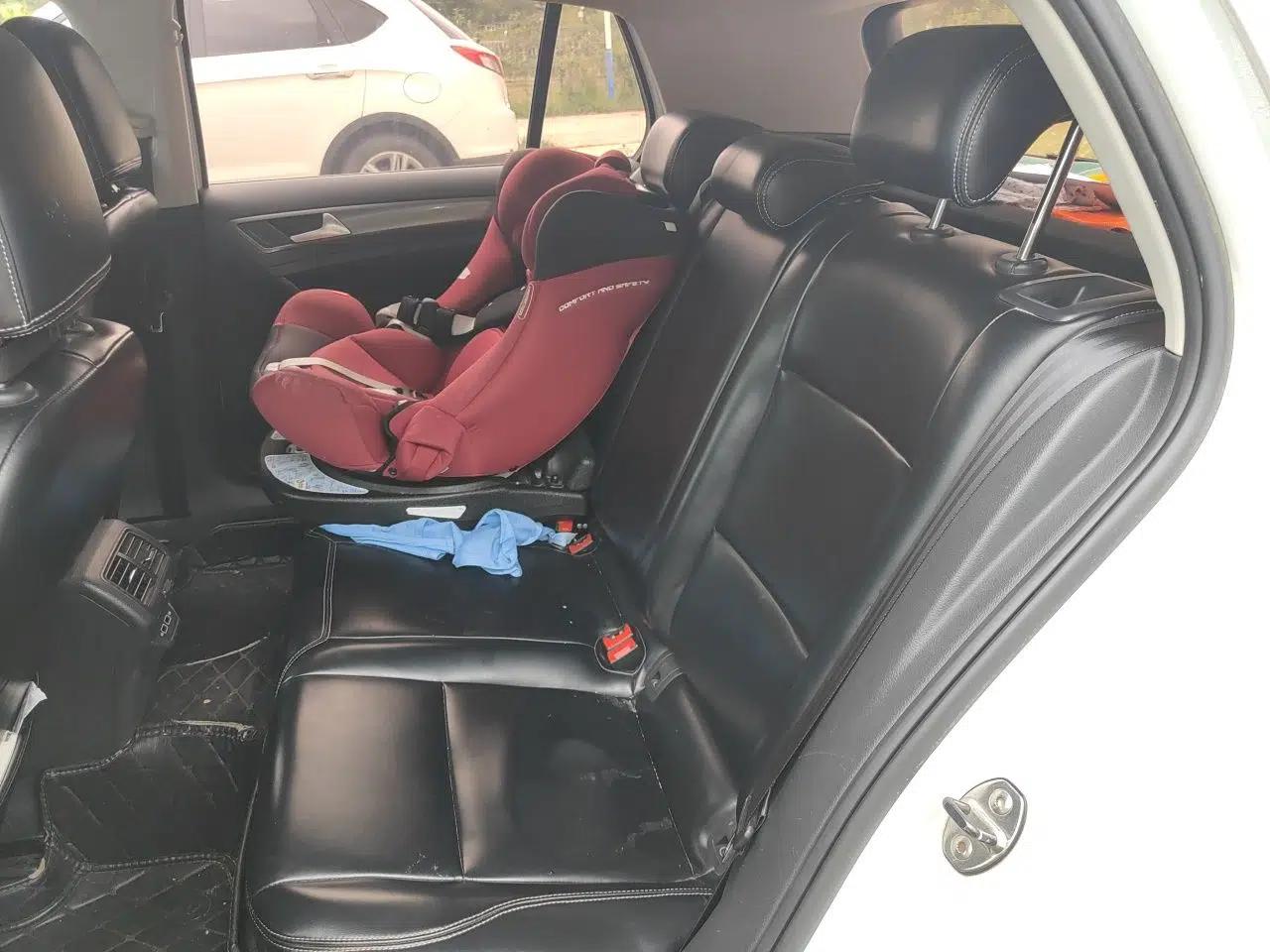 Volkswagen Golf 2014 1.6L Manual Fashion Edition — миниатюра 17