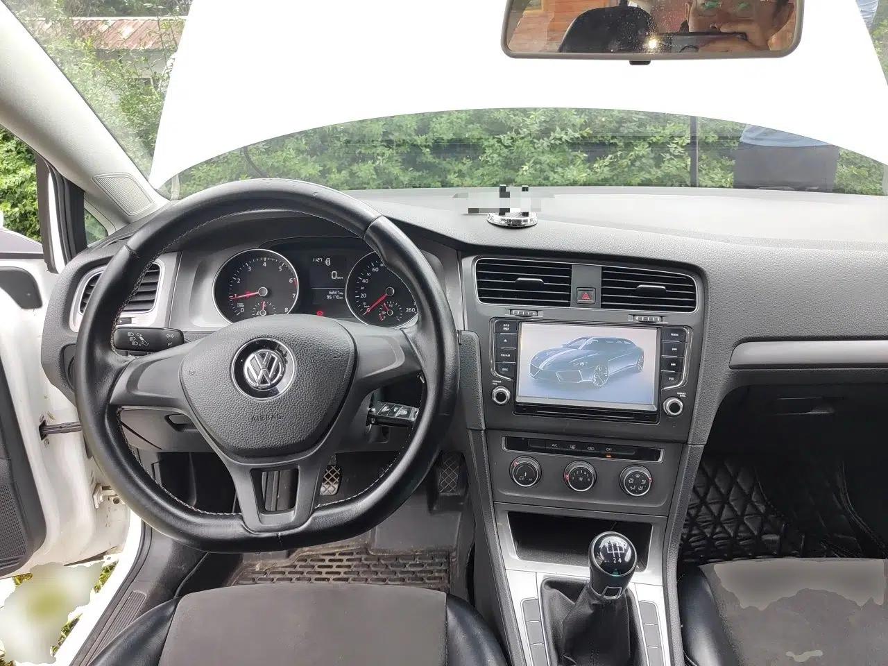 Volkswagen Golf 2014 1.6L Manual Fashion Edition — миниатюра 9