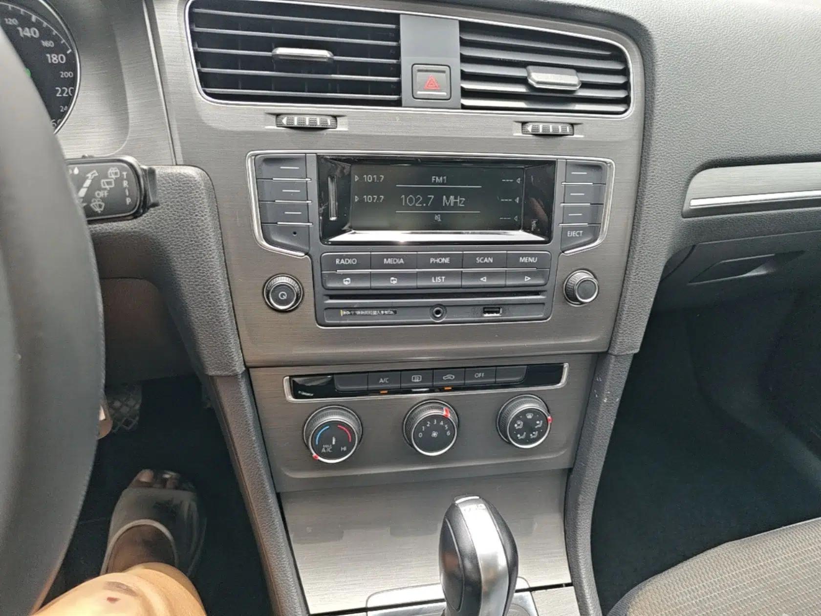 Volkswagen Golf 2015 1.4TSI Automatic Comfort Model — миниатюра 14