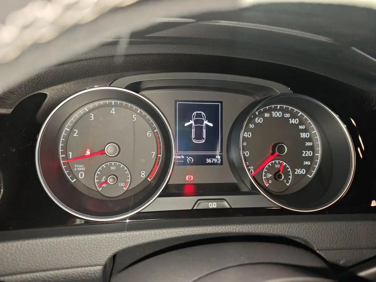 Volkswagen Golf 2017 280TSI Automatic R-Line Million-Vehicle Commemorative Edition — миниатюра 11