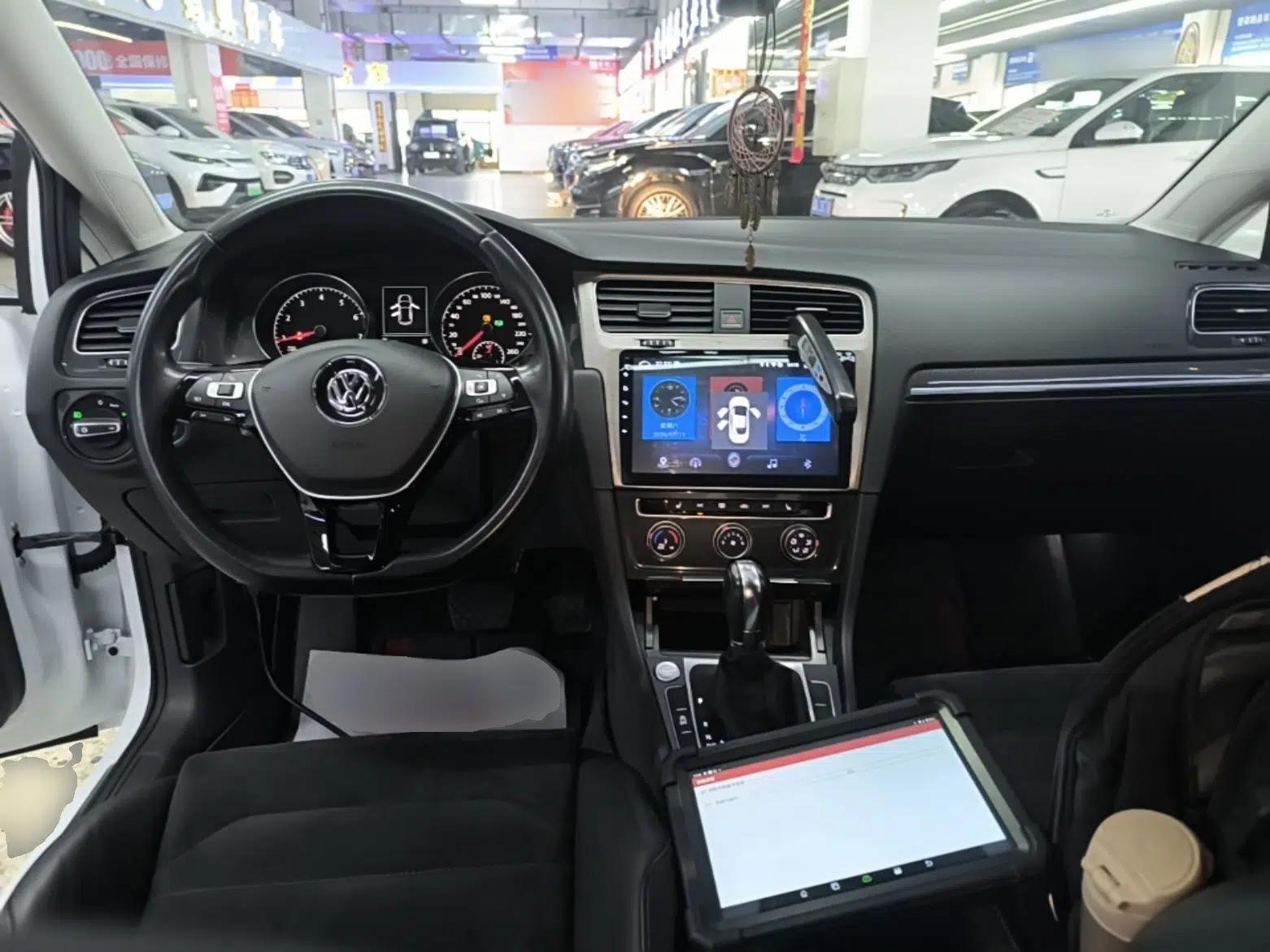 Volkswagen Golf 2018 230TSI Automatic Luxury Version — миниатюра 12
