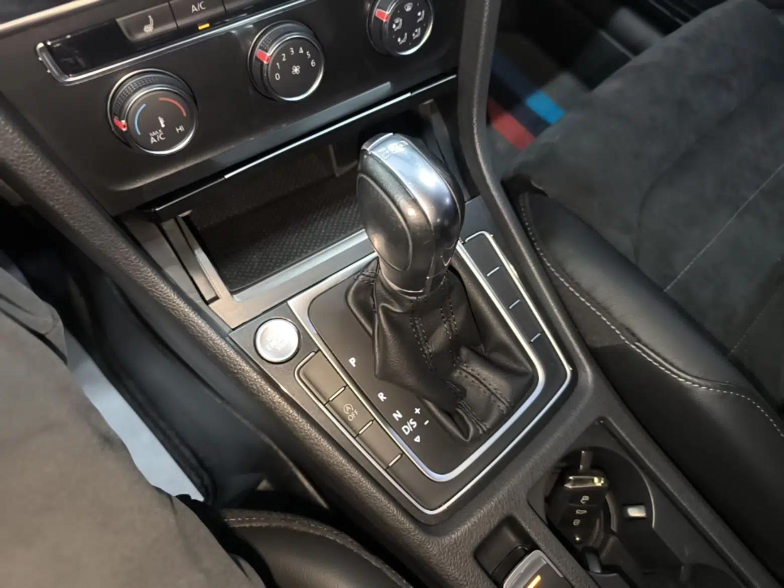 Volkswagen Golf 2018 230TSI Automatic Luxury Version — миниатюра 16