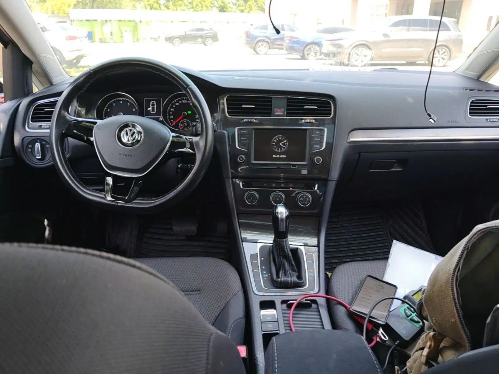 Volkswagen Golf 2017 230TSI Automatic Comfort Edition – Celebrating Milestone of One Million Units — миниатюра 12