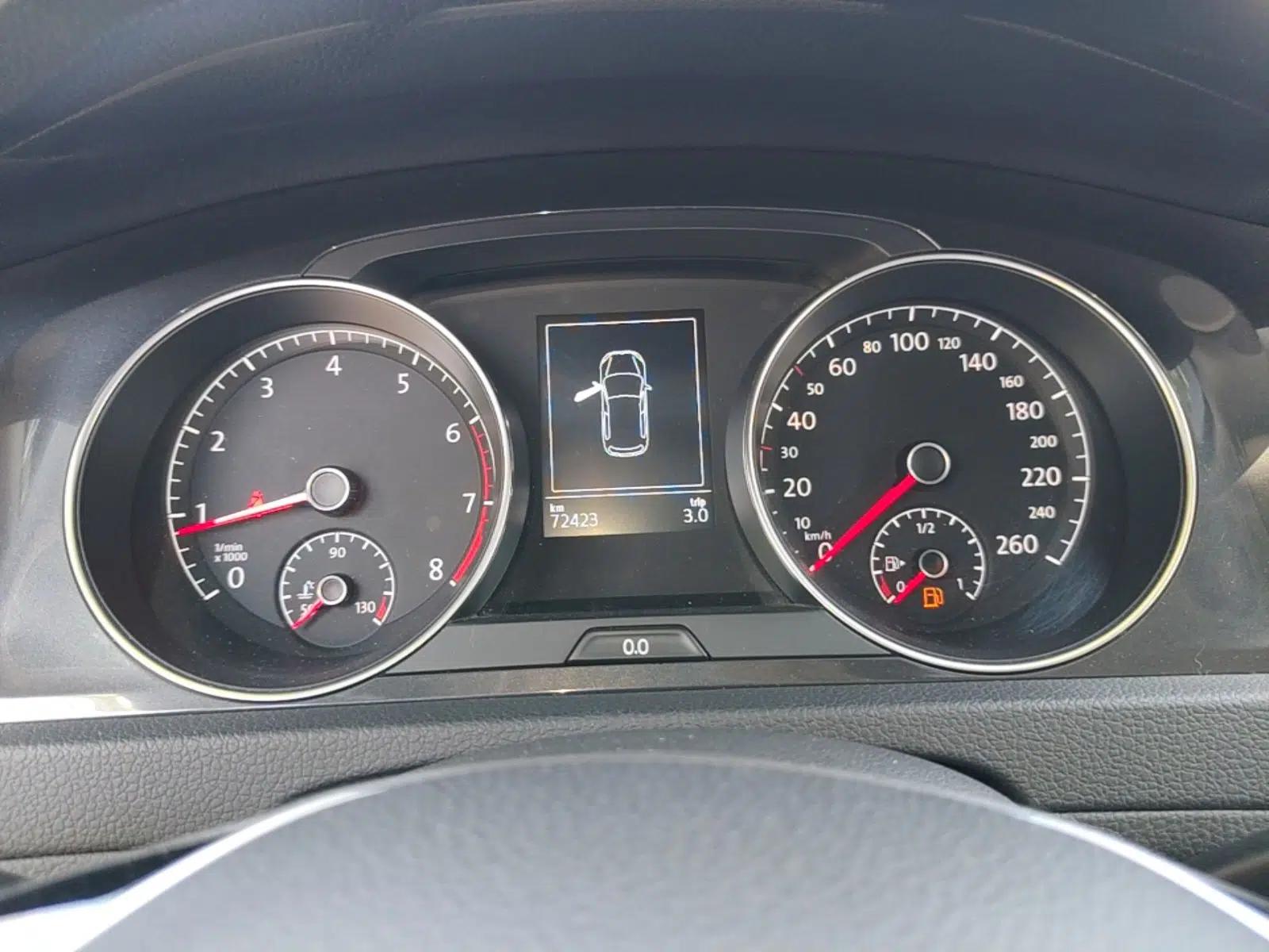 Volkswagen Golf 2017 230TSI Automatic Comfort Edition – Celebrating Milestone of One Million Units — миниатюра 14