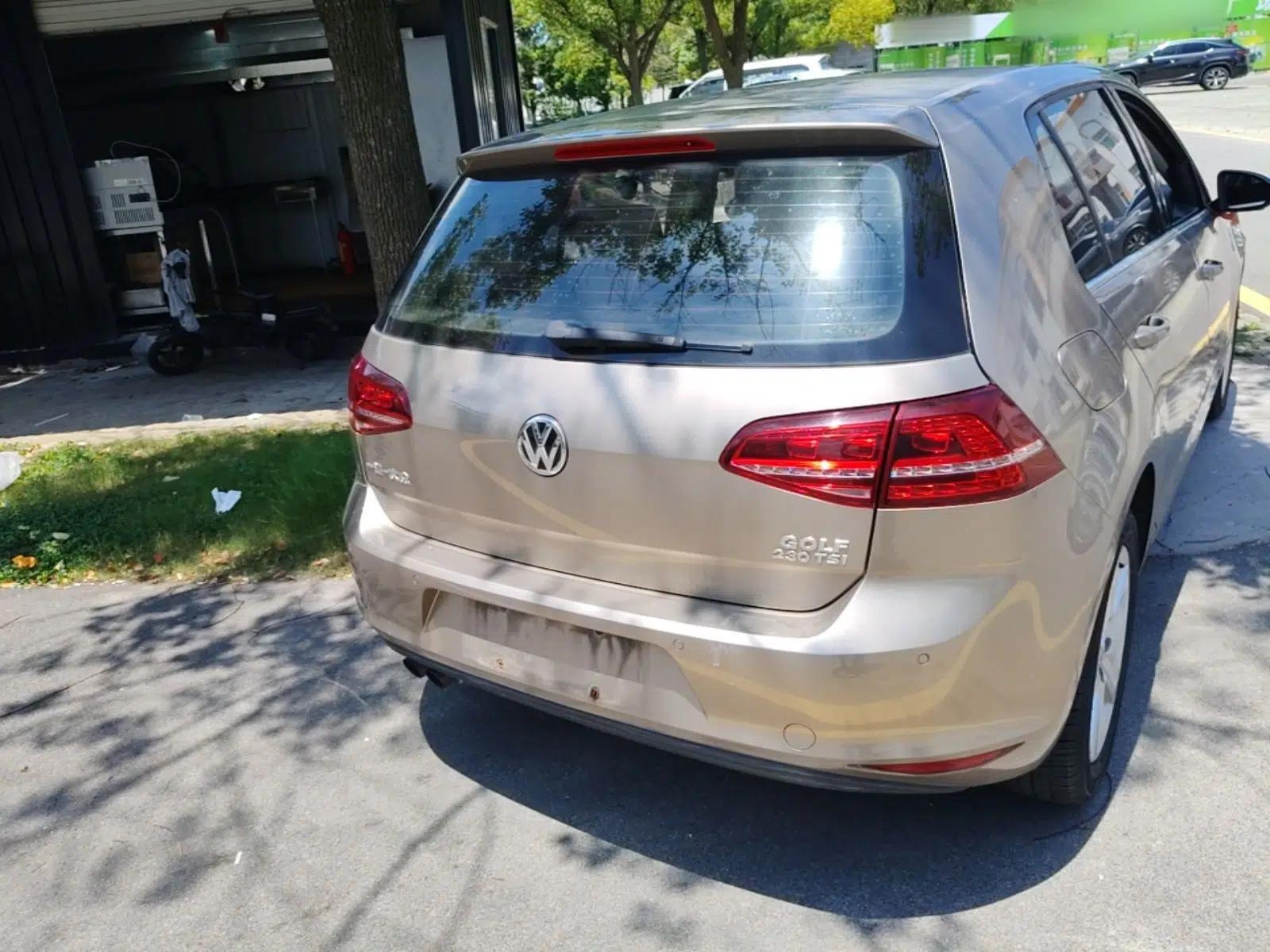 Volkswagen Golf 2017 230TSI Automatic Comfort Edition – Celebrating Milestone of One Million Units — миниатюра 5