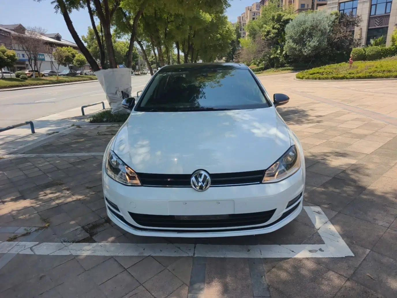 Volkswagen Golf 2017 230TSI Automatic Comfort Edition – Celebrating Milestone of One Million Units — миниатюра 2