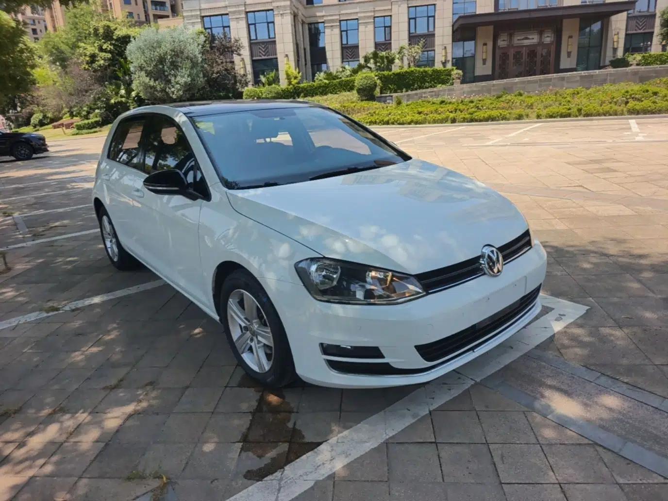 Volkswagen Golf 2017 230TSI Automatic Comfort Edition – Celebrating Milestone of One Million Units — миниатюра 3