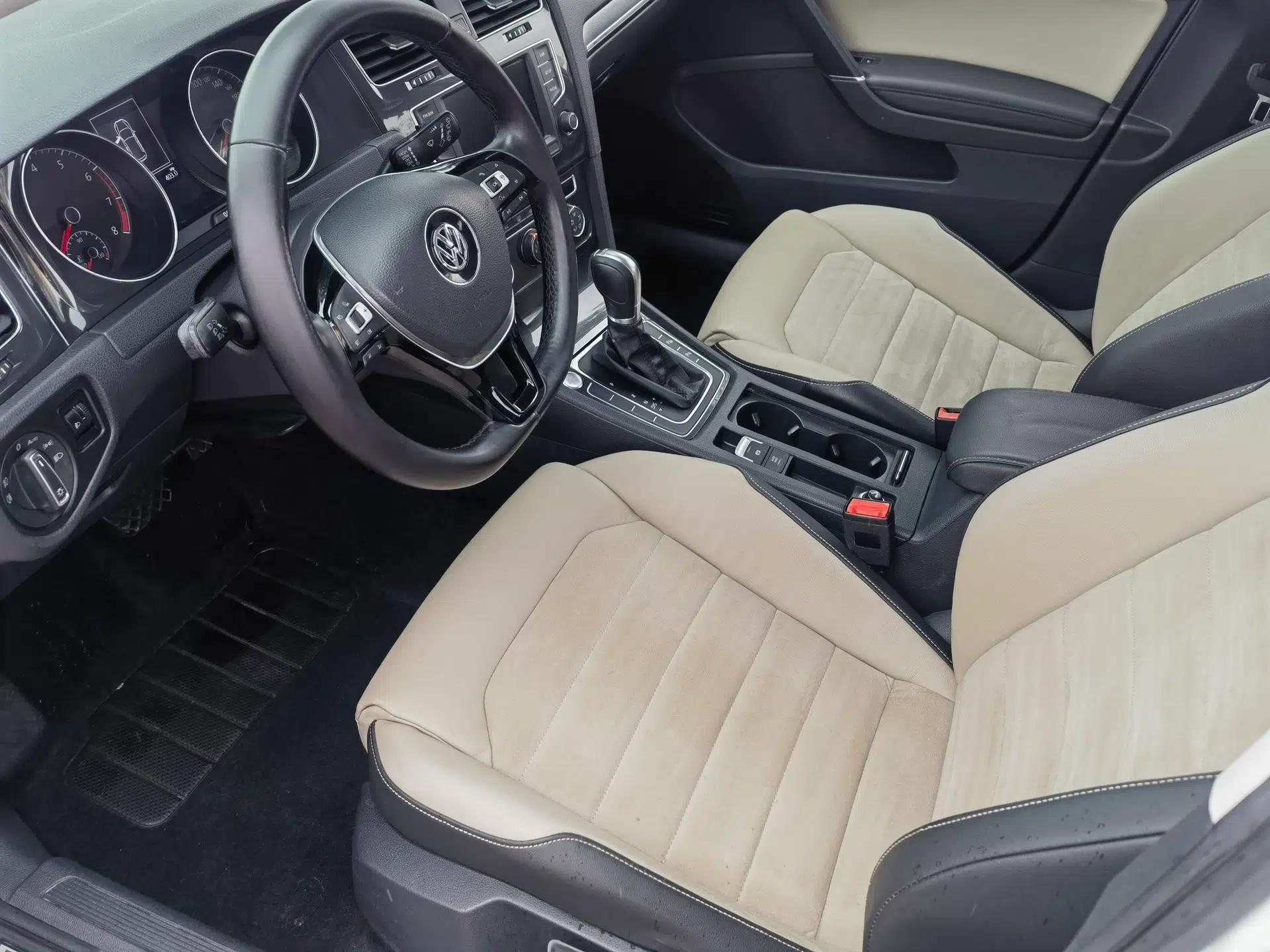 Volkswagen Golf 2017 230TSI Automatic Luxury Million-Vehicle Commemorative Edition — миниатюра 9