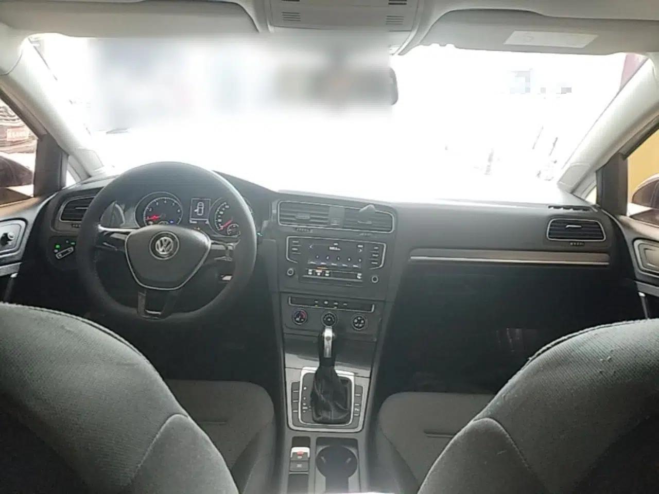 Volkswagen Golf 2017 230TSI Automatic Comfort Edition – Celebrating Milestone of One Million Units — миниатюра 12