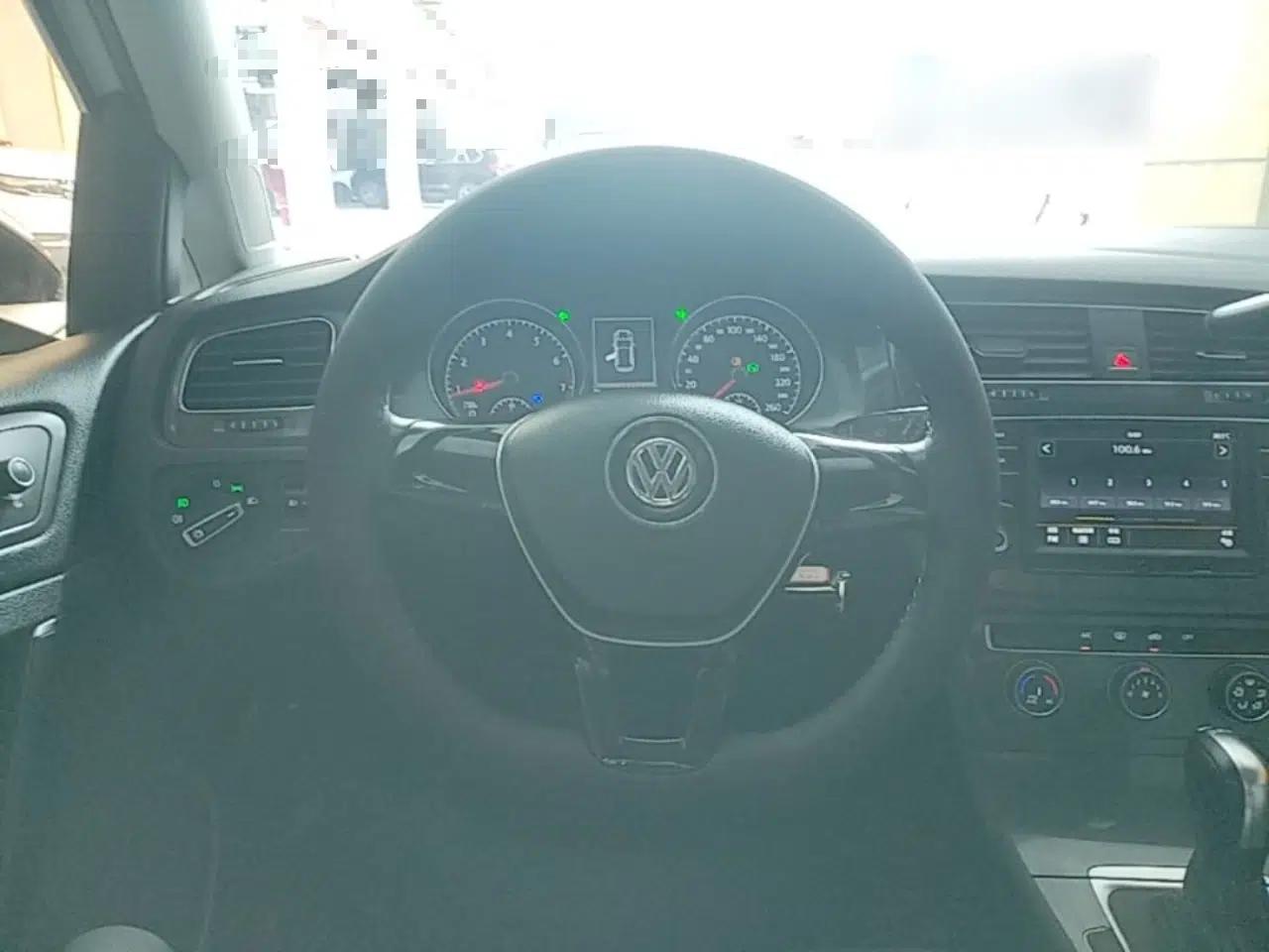 Volkswagen Golf 2017 230TSI Automatic Comfort Edition – Celebrating Milestone of One Million Units — миниатюра 13
