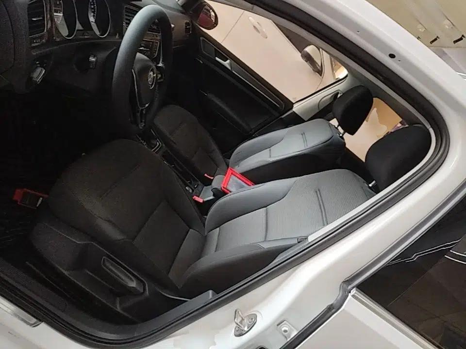 Volkswagen Golf 2017 230TSI Automatic Comfort Edition – Celebrating Milestone of One Million Units — миниатюра 17