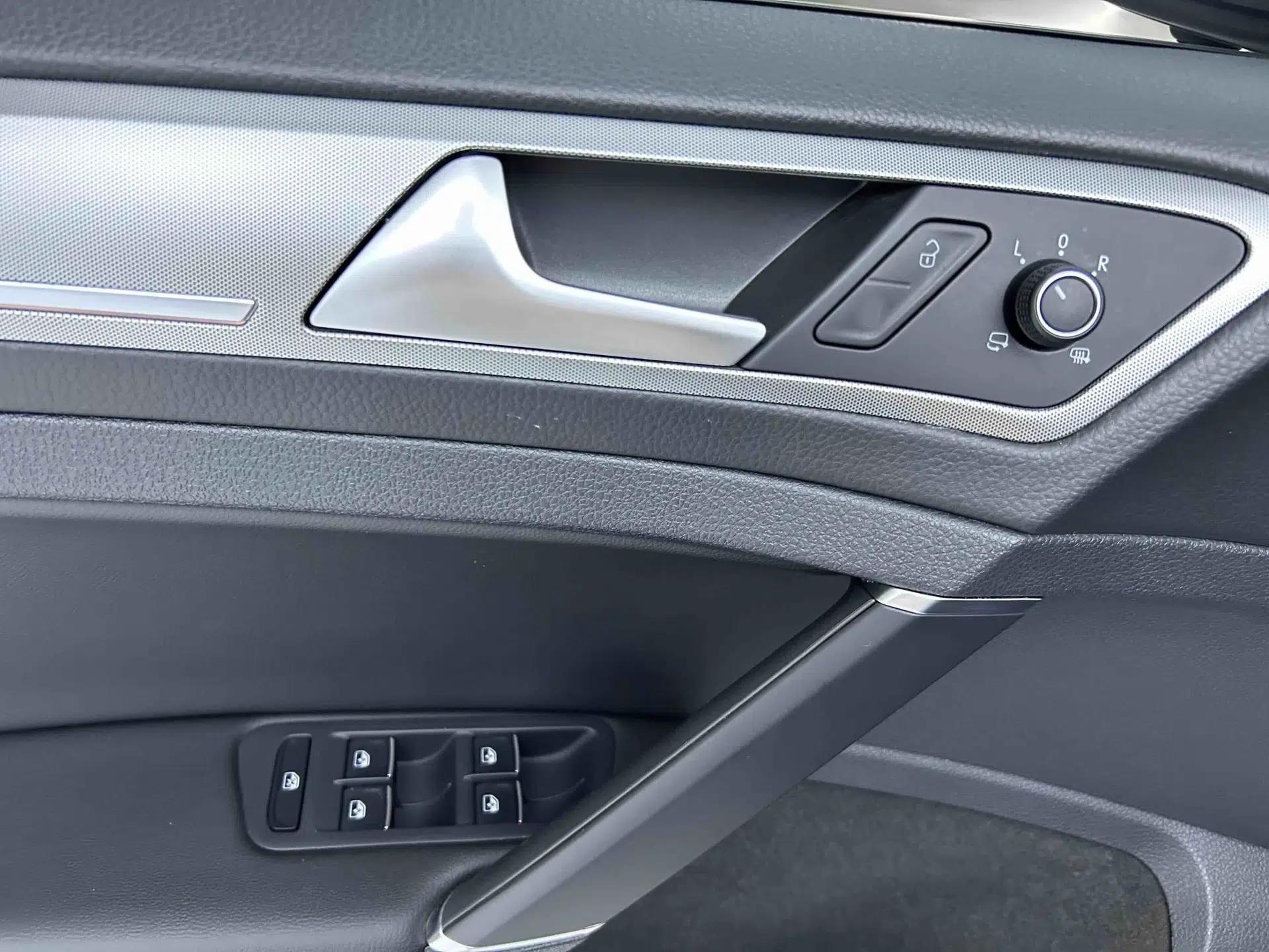 Volkswagen Golf 2020 Zhiai Edition 280TSI DSG Comfort Model — миниатюра 36