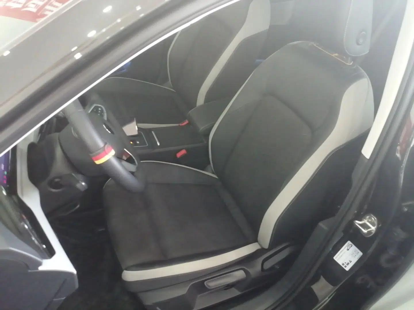 Volkswagen Golf 2023 Facelift 280TSI DSG Pro — миниатюра 17