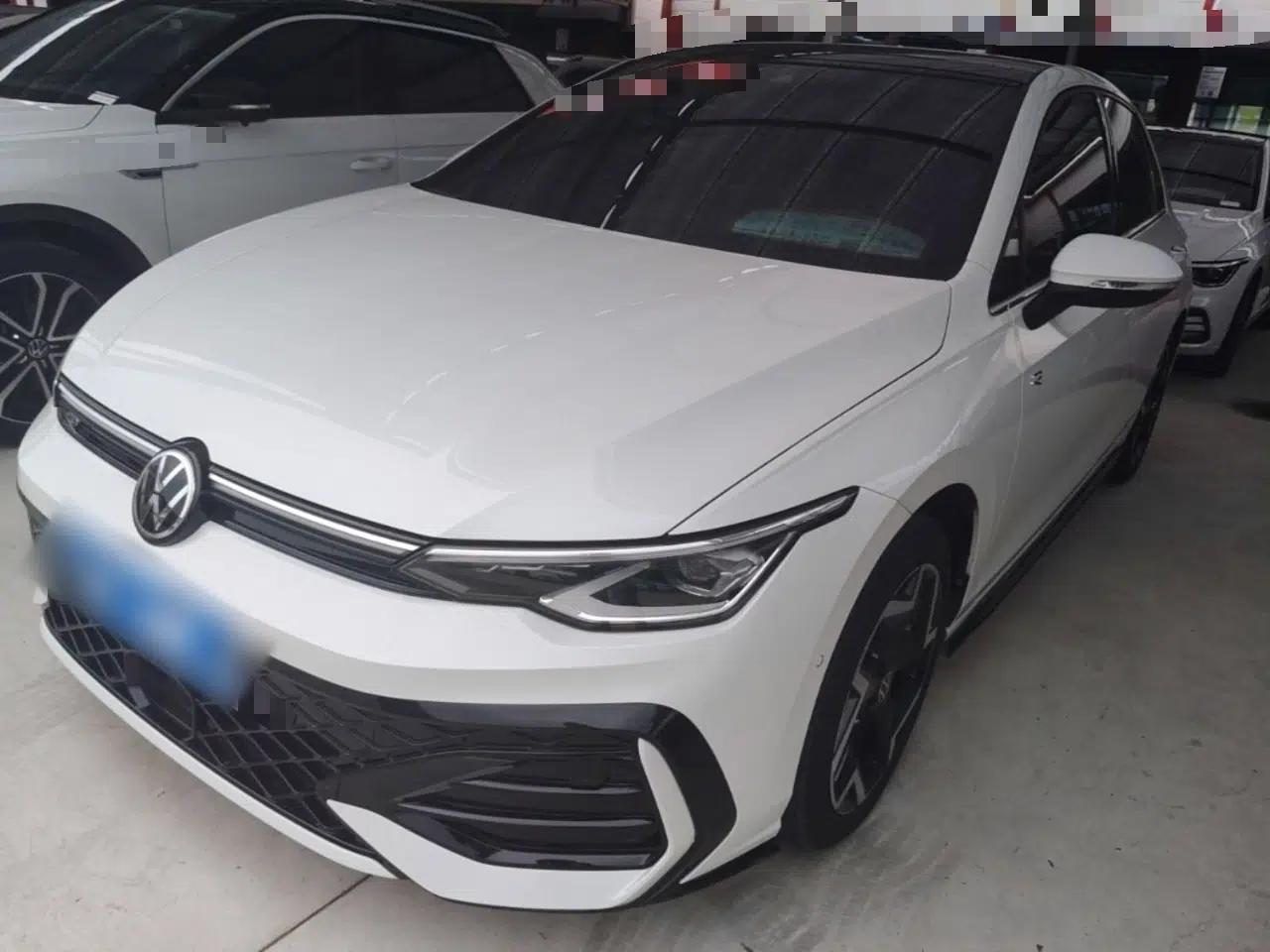 Volkswagen Golf 2025 300TSI R-Line — миниатюра 1
