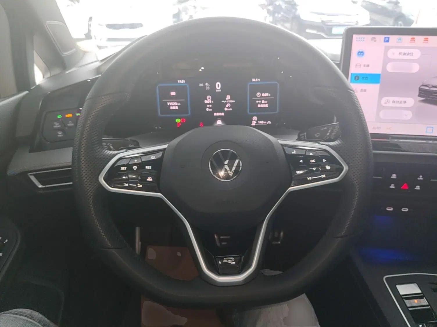 Volkswagen Golf 2025 300TSI R-Line — миниатюра 13