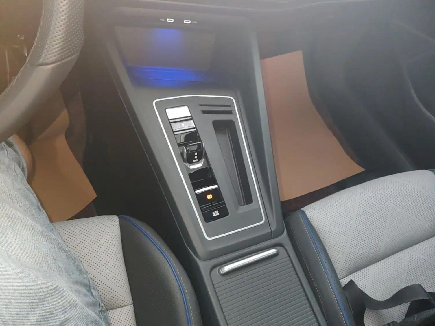 Volkswagen Golf 2025 300TSI R-Line — миниатюра 16