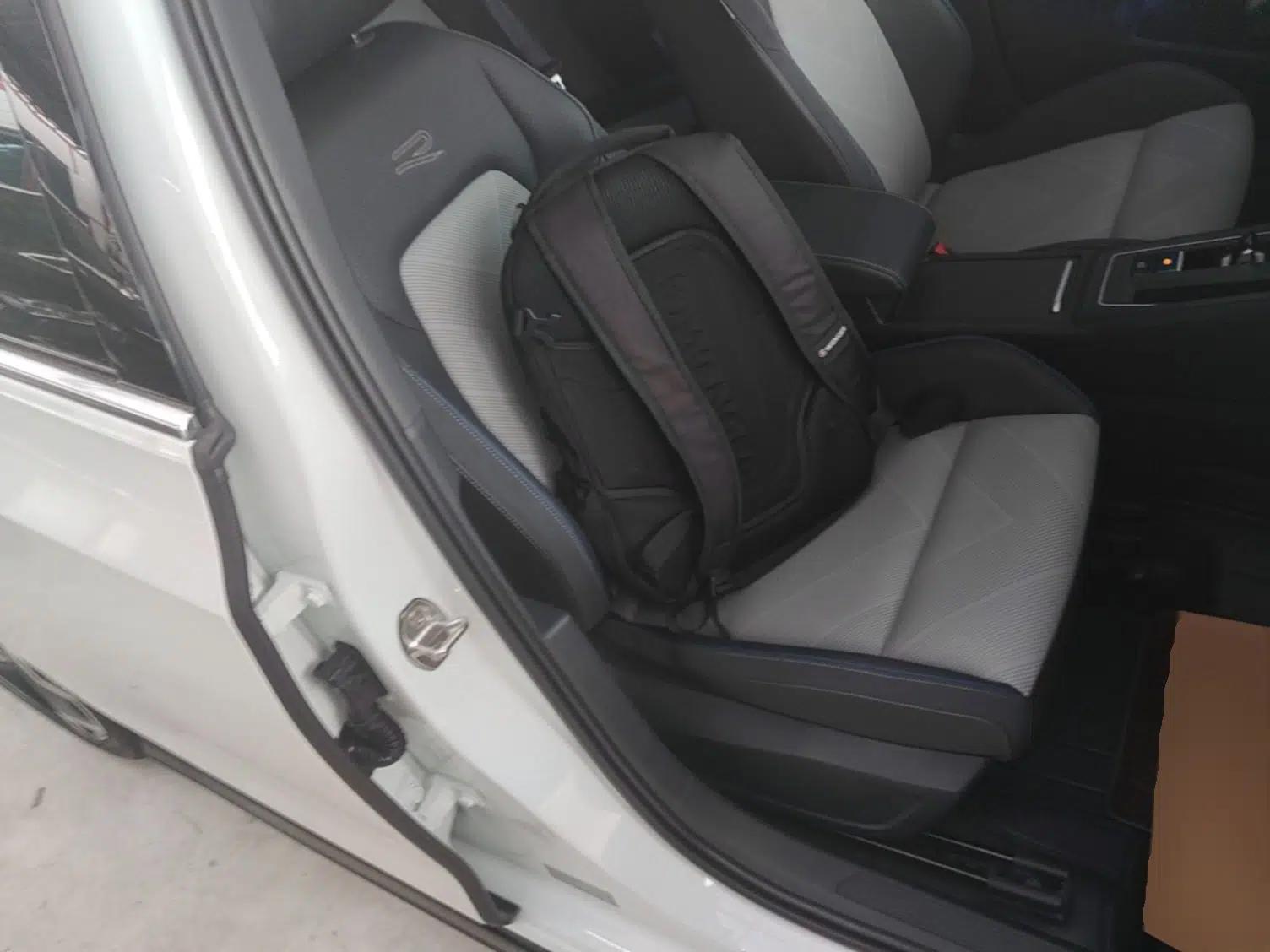 Volkswagen Golf 2025 300TSI R-Line — миниатюра 19