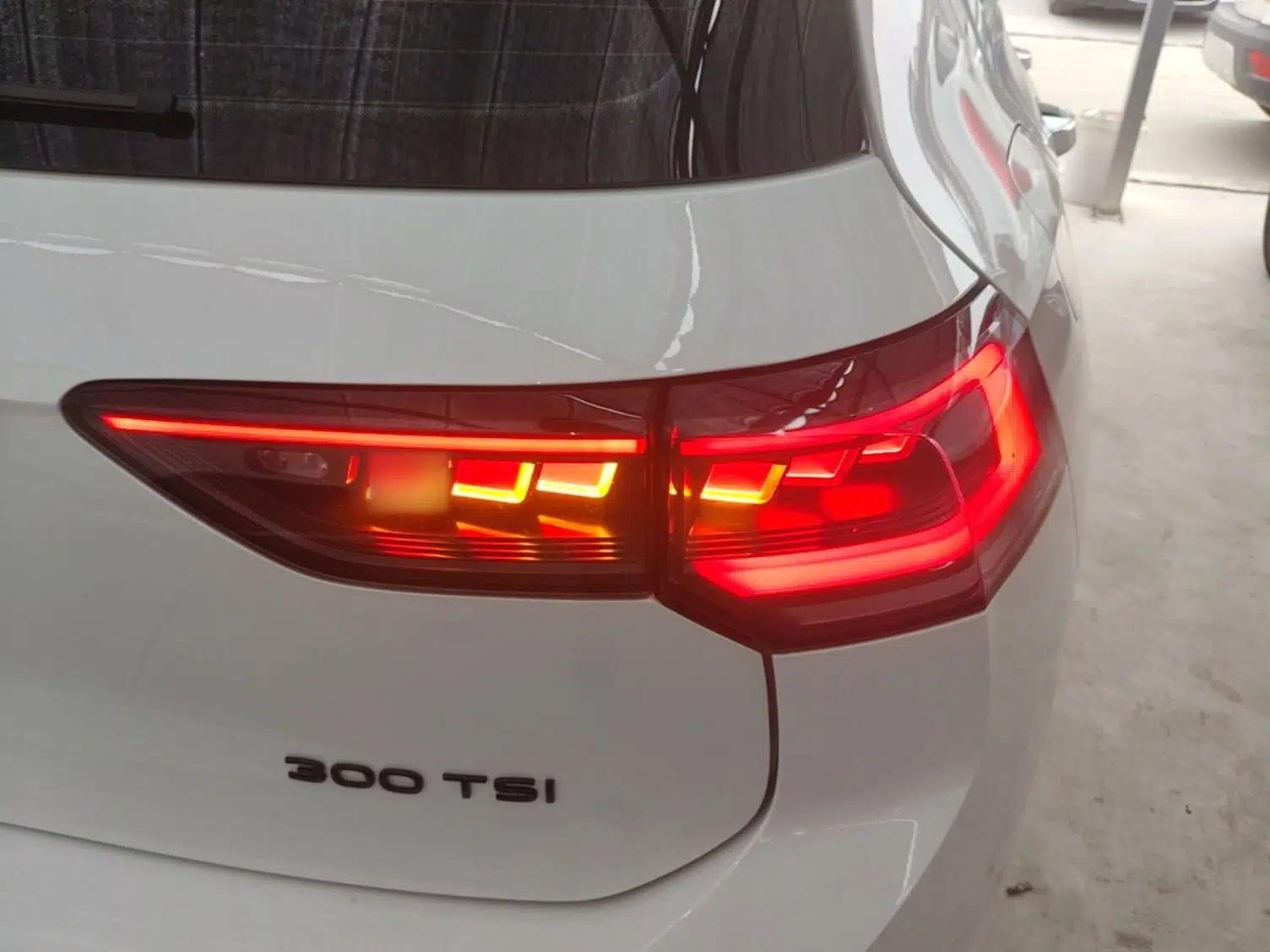Volkswagen Golf 2025 300TSI R-Line — миниатюра 9