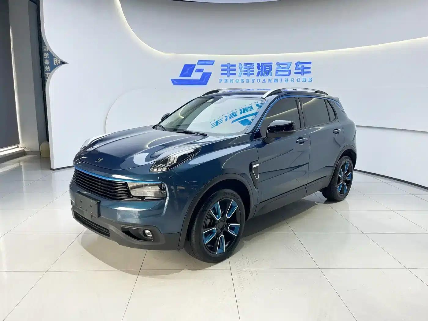 Lynk & Co 01 2017 2.0T 2WD Pro Edition — миниатюра 1