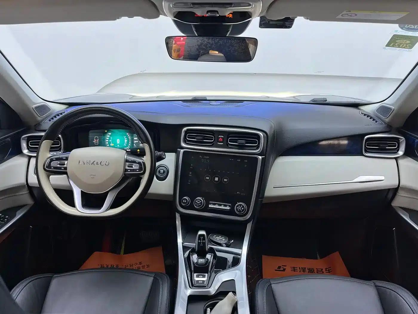 Lynk & Co 01 2017 2.0T 2WD Pro Edition — миниатюра 8