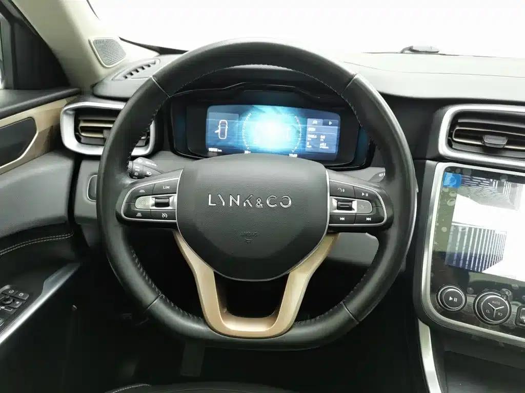 Lynk & Co 01 2017 2.0T 2WD Pro Edition — миниатюра 11