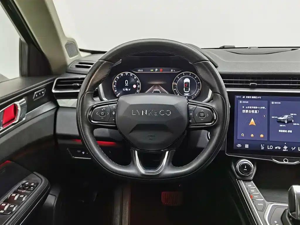 Lynk & Co 01 2021 2.0TD Two-Wheel Drive Pro — миниатюра 11