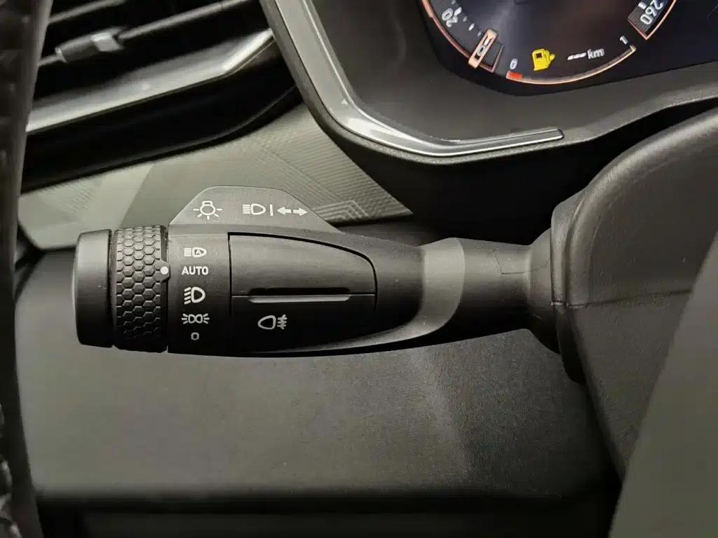 Lynk & Co 01 2021 2.0TD Two-Wheel Drive Pro — миниатюра 21