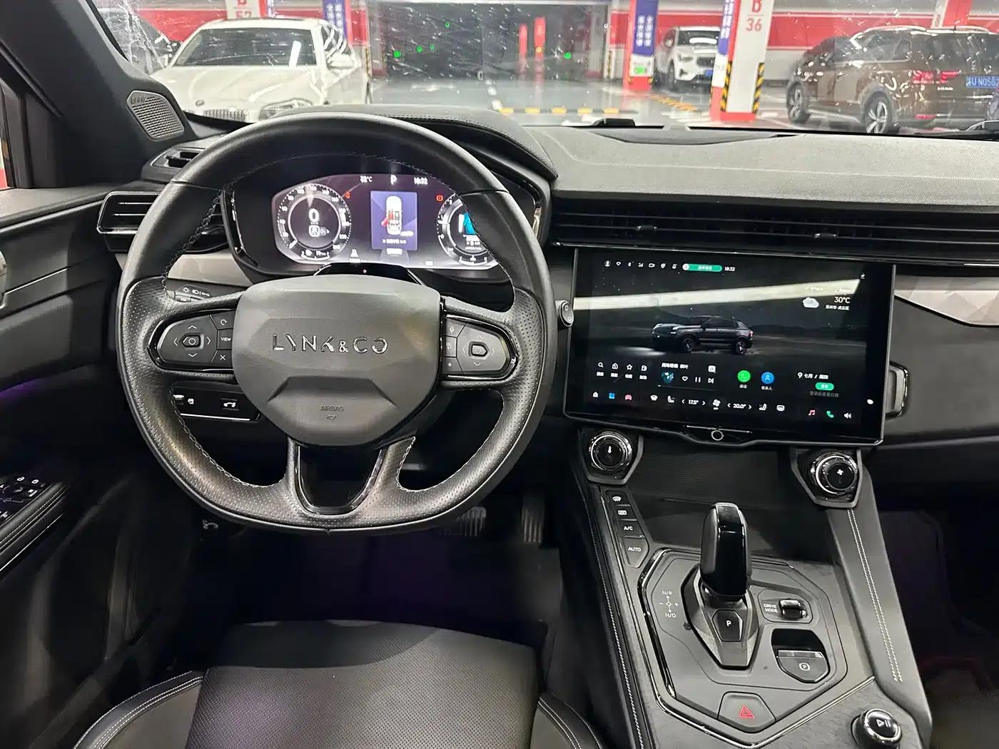 Lynk & Co 01 2023 2.0TD AWD Dark Edition — миниатюра 12