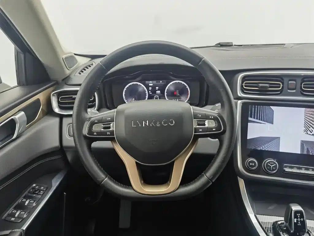 Lynk & Co 01 2017 2.0T 2WD Pro Edition — миниатюра 11