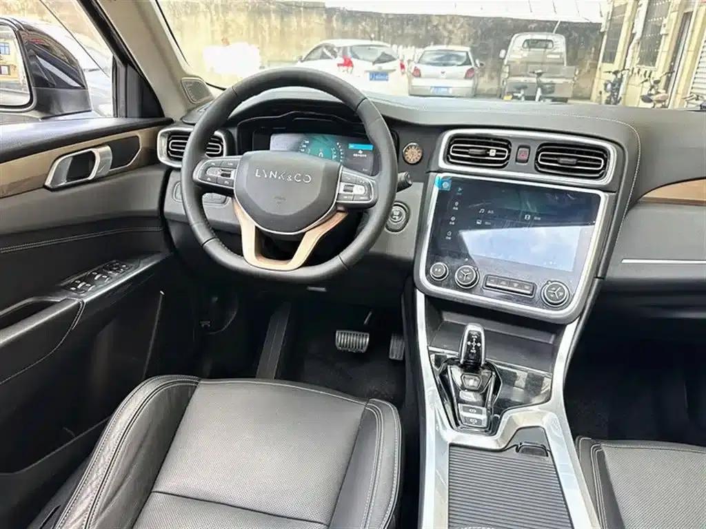 Lynk & Co 01 2017 2.0T 2WD Pro Edition — миниатюра 13