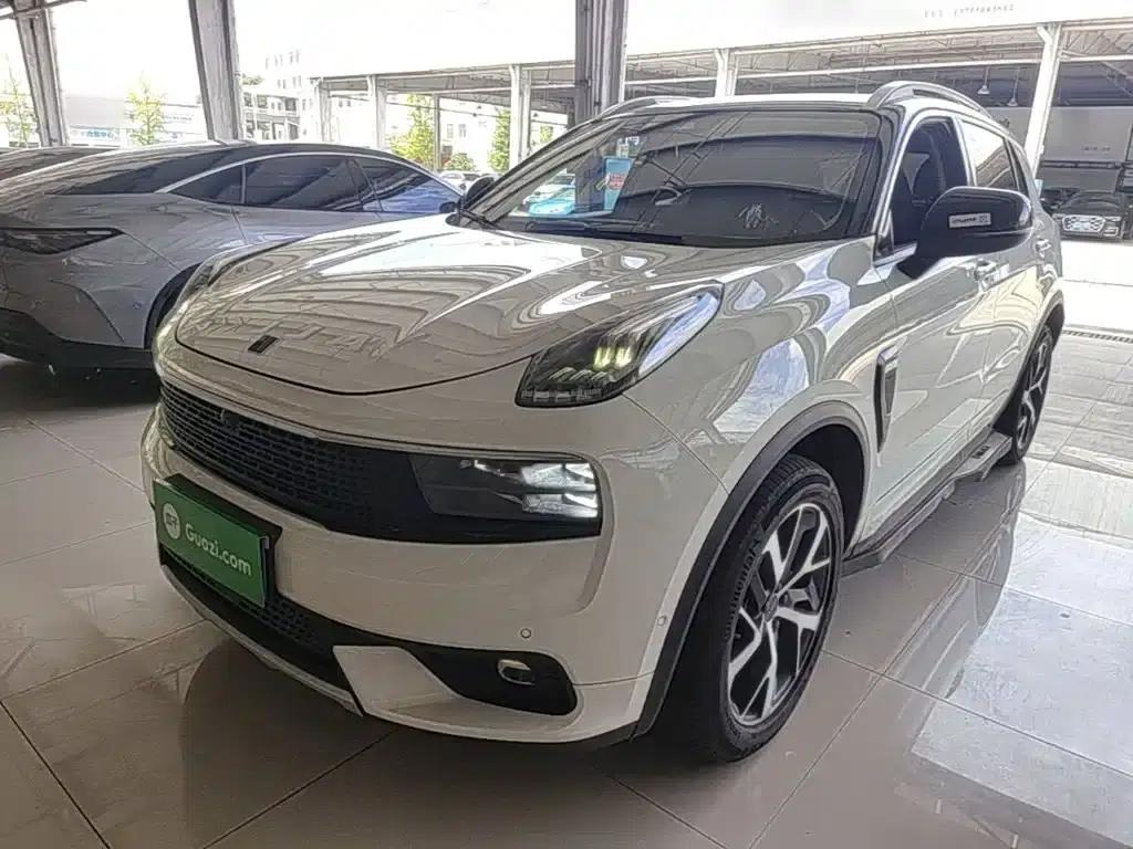 Lynk & Co 01 2017 2.0T AWD Pro Edition — миниатюра 1