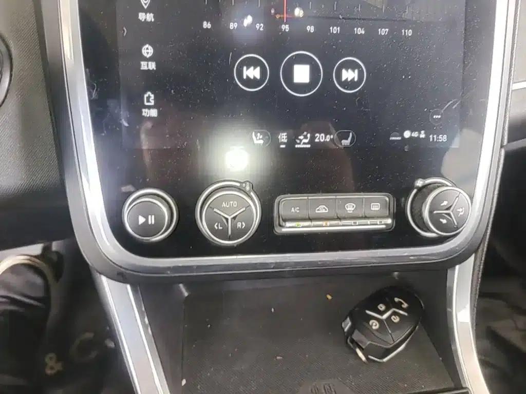 Lynk & Co 01 2017 2.0T AWD Pro Edition — миниатюра 13