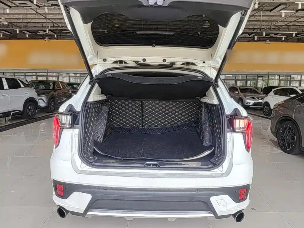 Lynk & Co 01 2017 2.0T AWD Pro Edition — миниатюра 19